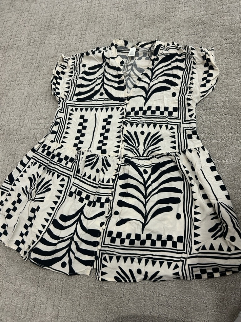 H&M Black and White Patterned Short Sleeve Tiered Dress